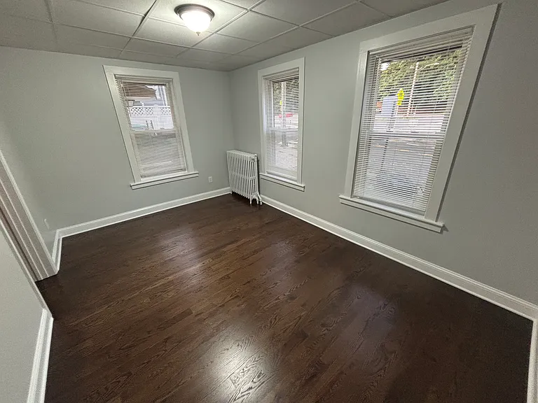 110 Derby Ave — Photo 9