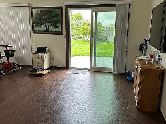 3rd image of 505 N Thornwood Dr APT A