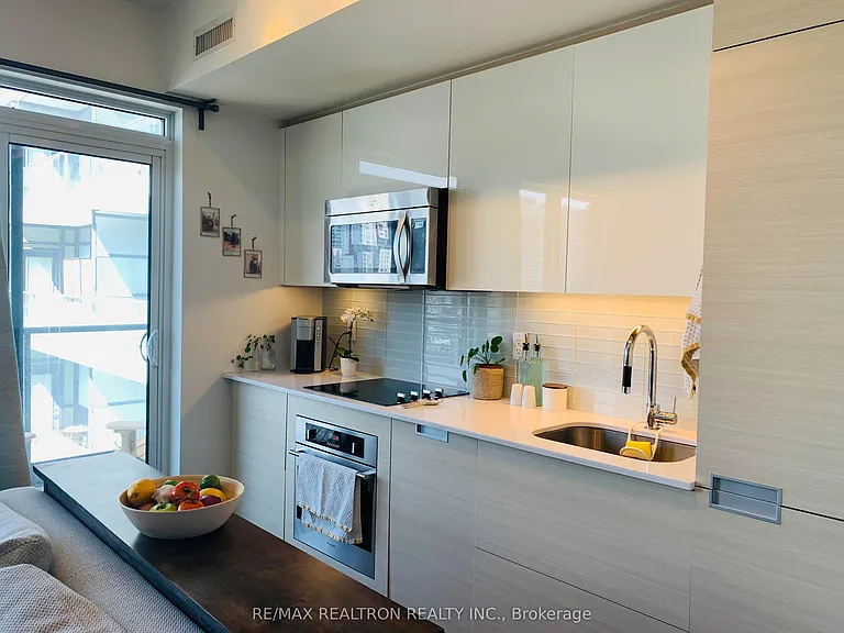 210 Simcoe St #2110 — Photo 5