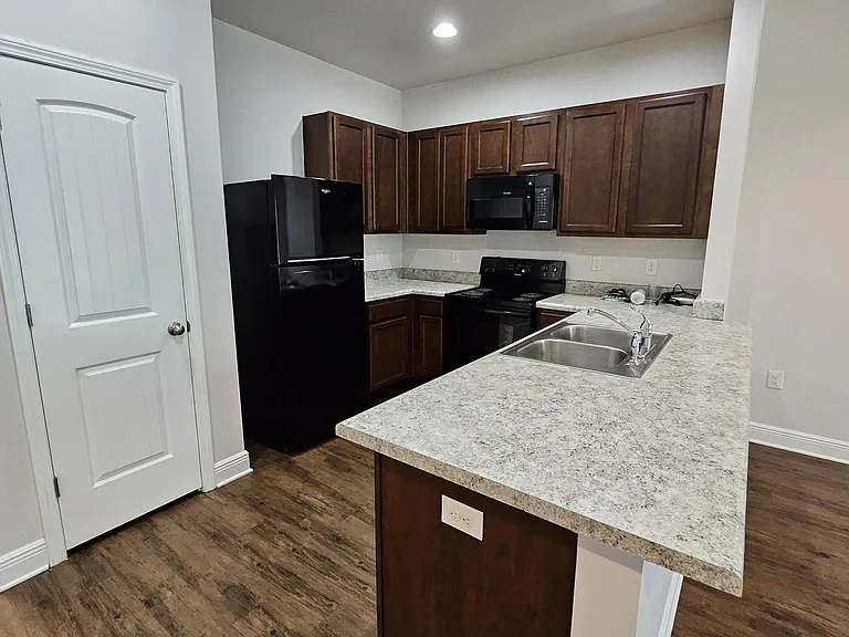 5916 Callaway Cir #5916 — Photo 3
