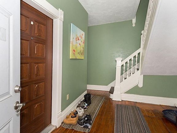 3rd image of 810 Hawley Ave