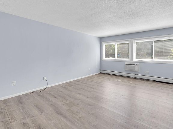3rd image of 2616 Harriet Ave APT 104