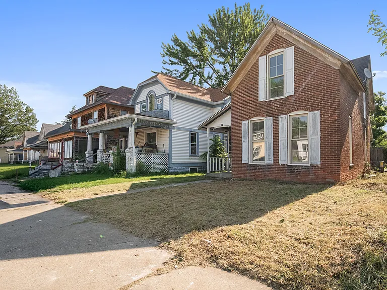 634 S Union St — Photo 15