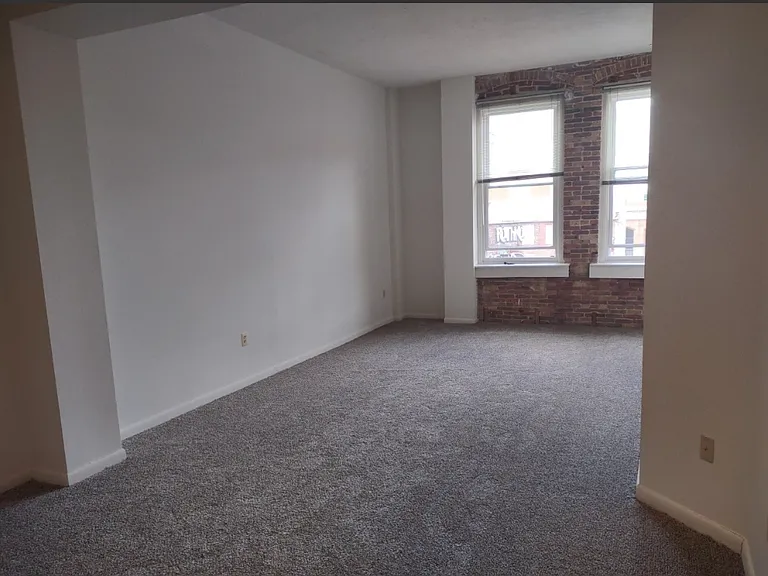 Marlboro Classic Apt & Redwood Square — Photo 57