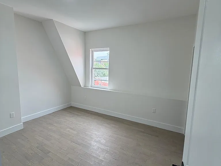 53 Lincoln Park #3C — Photo 2