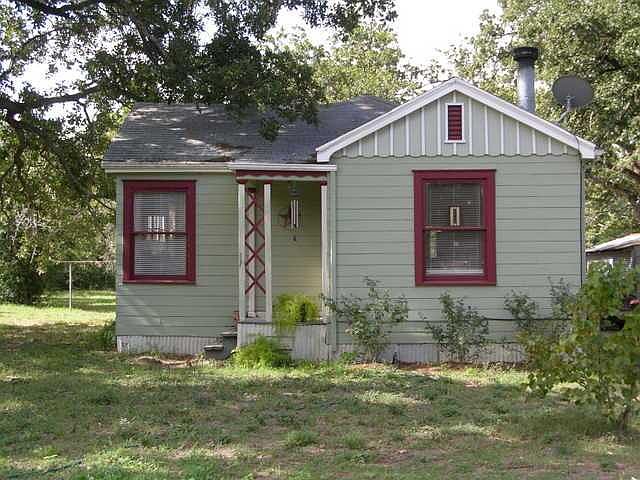1st image of 131 Lucy Ln