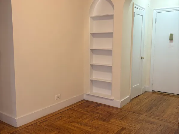 475 West 186th Street image 3 of 9