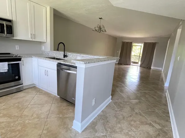 1211 Rosemary Ct APT 104, Naples, FL 34103