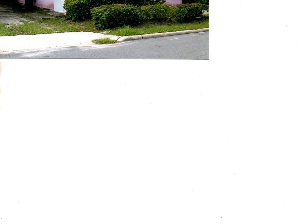 1st image of 522 W 9th St