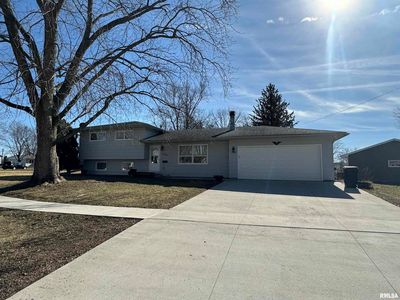 1249 Circle Dr, De Witt, IA, 52742