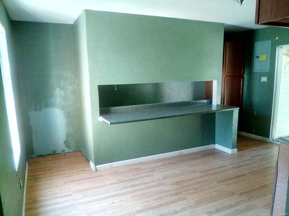 5th image of 640 Chouteau Ave