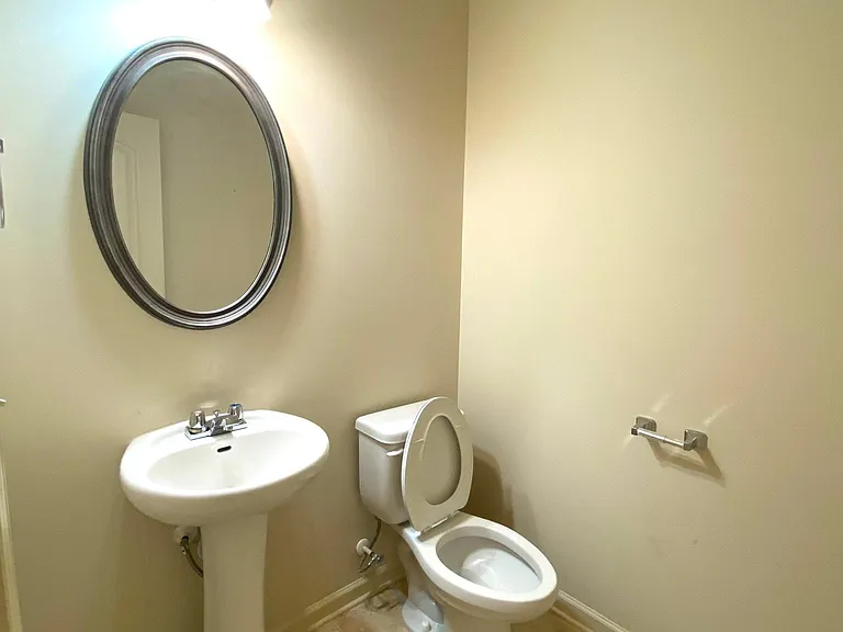 798 Pine Ln — Photo 3