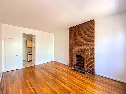 Rented by Douglas Elliman | media 14