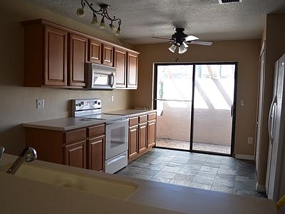 4th image of 2391 Sun Valley Cir