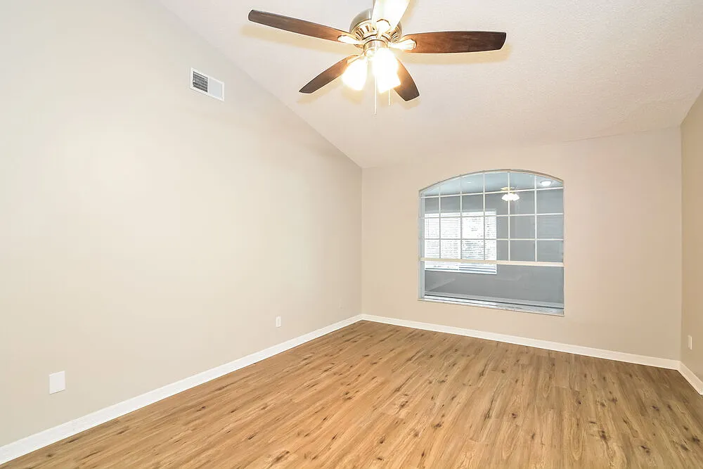 3 bed, 2.0 bath, 2010 sqft, $2,460 — Photo 4