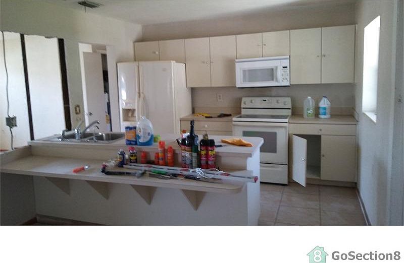 1st image of 120 NE Entrada Ave