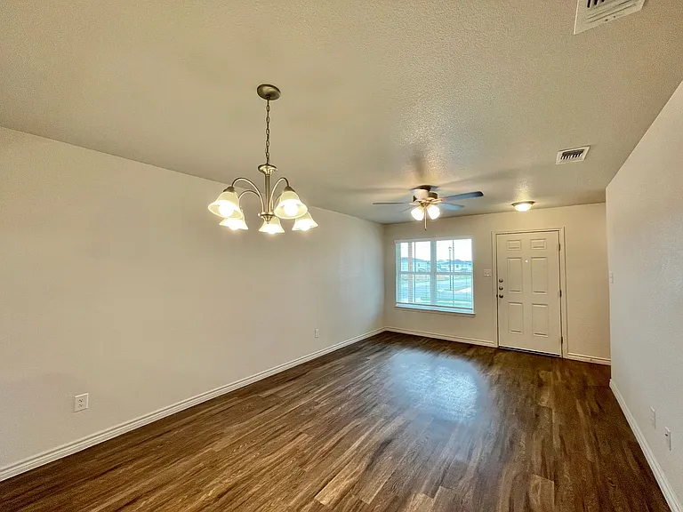 1802 Clovis Dr — Photo 5
