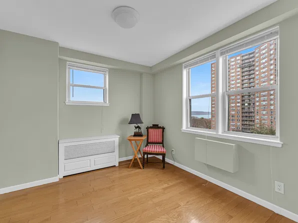 5800 Arlington Avenue image 12 of 15