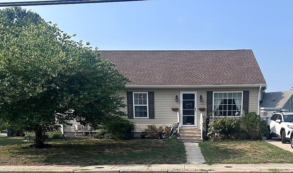 1st image of 1013 SE 2nd St