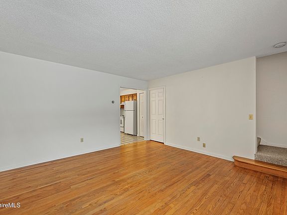 3rd image of 70 Lake St APT B