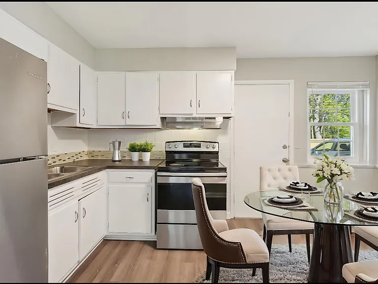 Worthington Court Townhomes — Photo 11