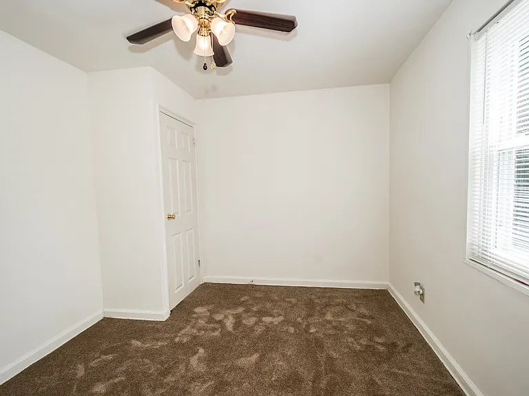 Willow Crest Apartments — Photo 10
