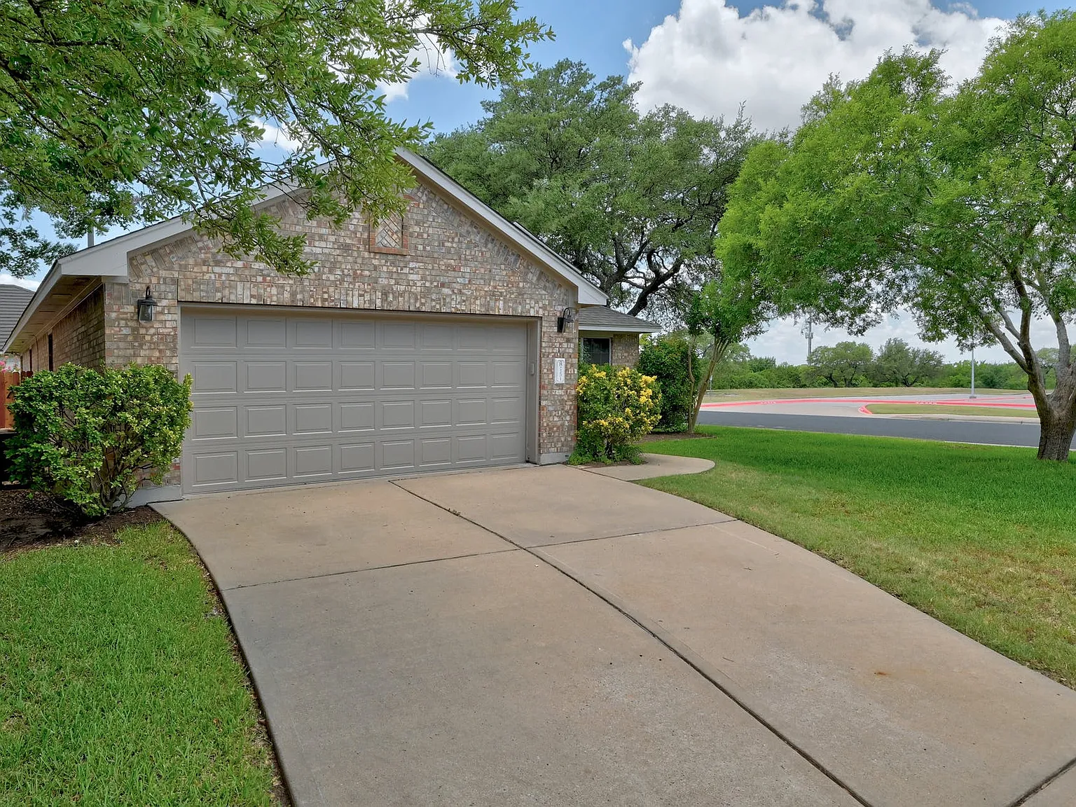 3 bed, 2000 sqft, $2,250 — Photo 2