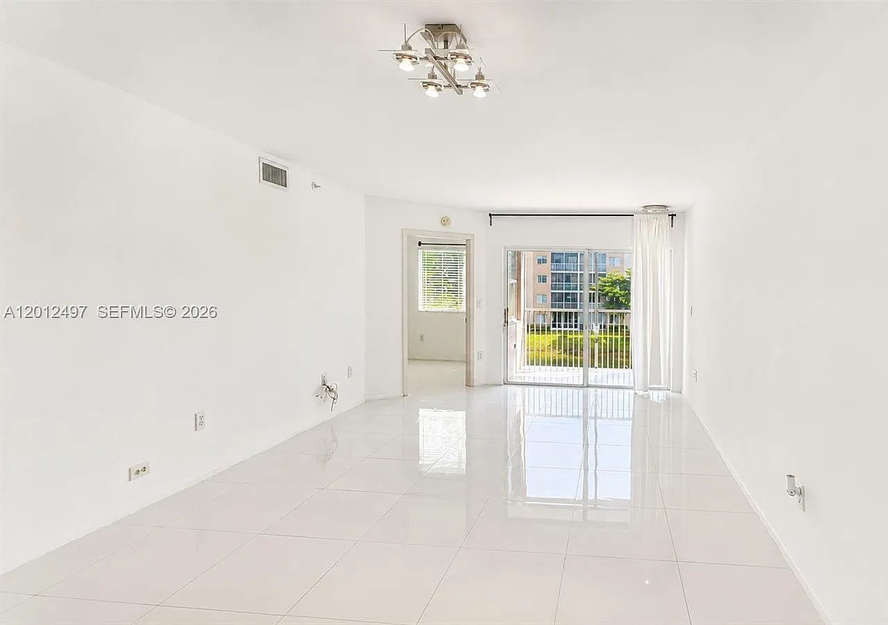 Weldon Condominium J — Photo 4