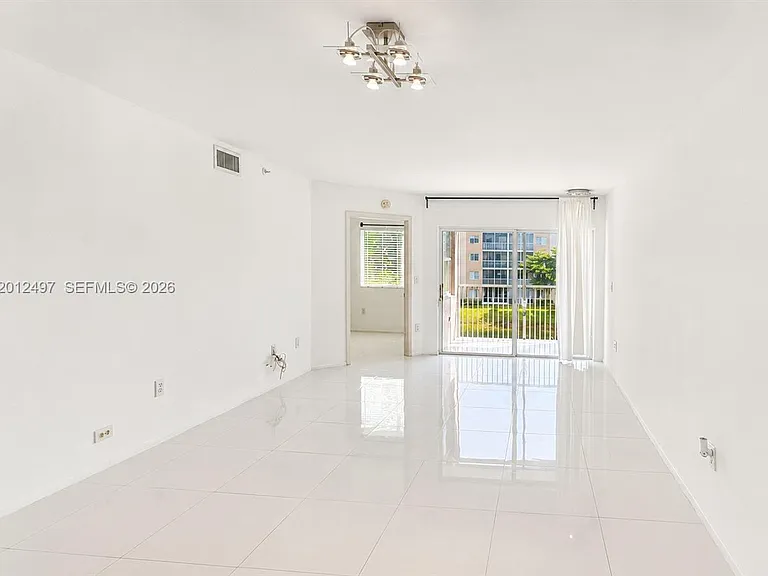 9560 Weldon Cir #J308 — Photo 4
