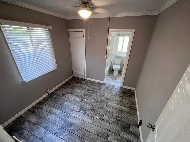2233 L St — Photo 5