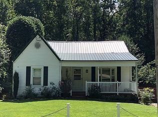 904 Strawberry Rd, Saint Albans, WV 25177