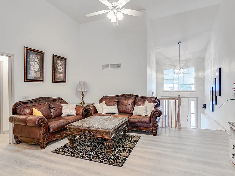 4016 Hawksbury Ln — Photo 9
