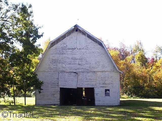 2nd image of 112 Lane Dr