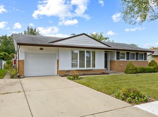 509 Shadywood Ln, Elk Grove Village, IL 60007