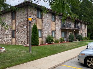 1580 Honeysuckle Rd APT 5, Hartford, WI 53027