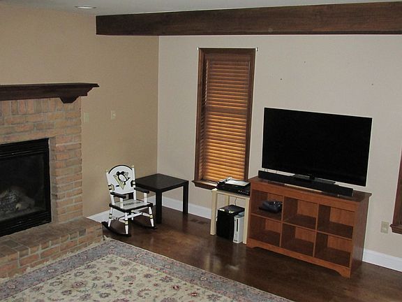 Family Room 14-9 x 13-7