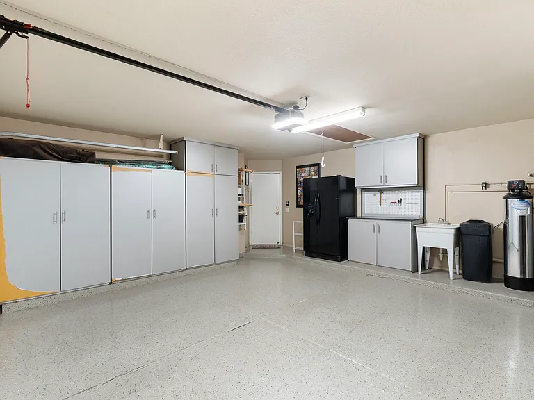 372 W Amoroso Dr — Photo 45