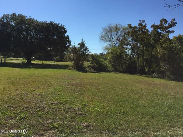 385 Fowler St, Biloxi, MS 39530