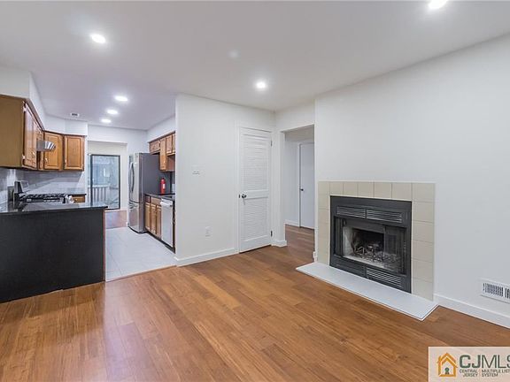 5th image of 307 Hampshire Dr