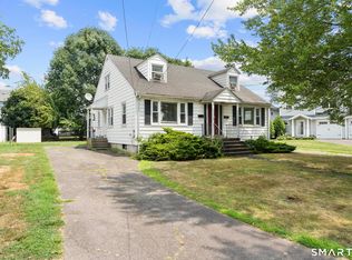 214 Country Rd, Fairfield, CT 06824