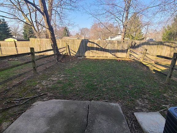 3rd image of 1021 Valley Side Dr