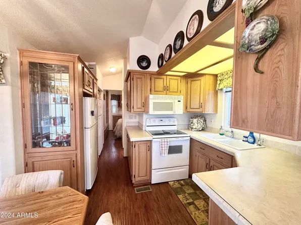 188 S MINESHAFT Drive #188, Apache Junction, AZ 85119