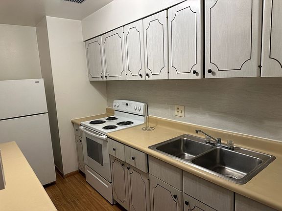 2nd image of 28 Southwoods Ave #34