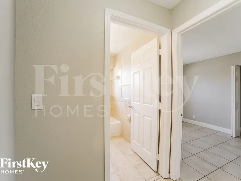341 NE 34th Ct — Photo 16