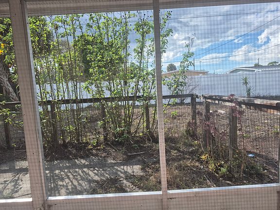 3rd image of 4781 Bayano St