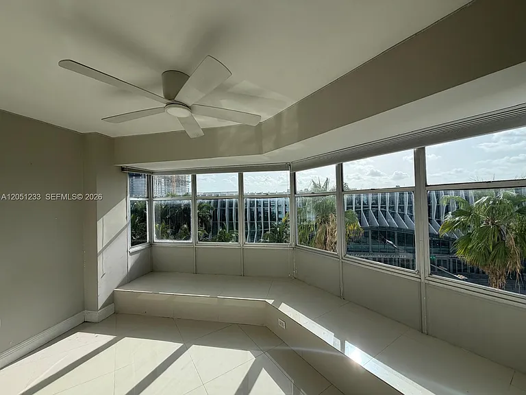 1881 Washington Ave #6A — Photo 6