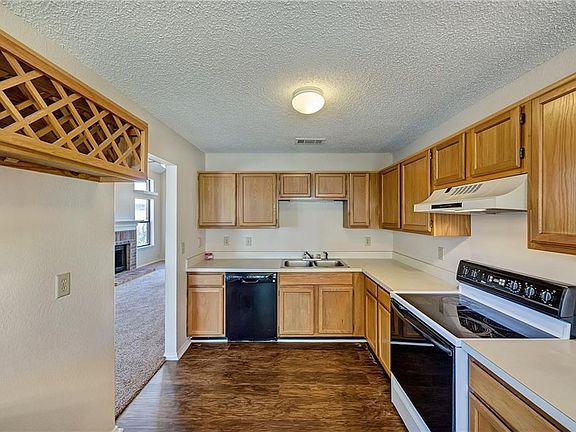 5th image of 918 Thorton Dr