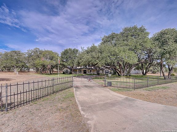 3rd image of 185 SHANNON RIDGE DR