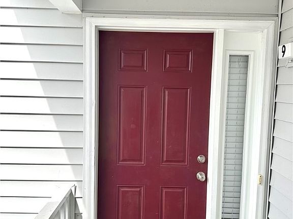 3rd image of 309 Waterdown Dr APT 9