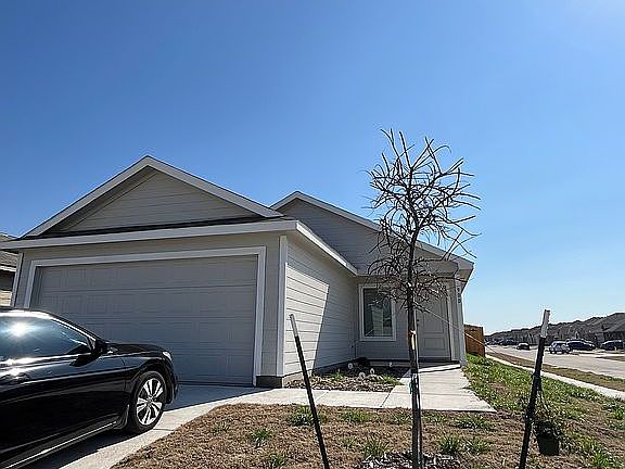 2nd image of 900 Pear Cir